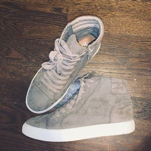 Demmie Steve Madden High Top Tennis Shoes